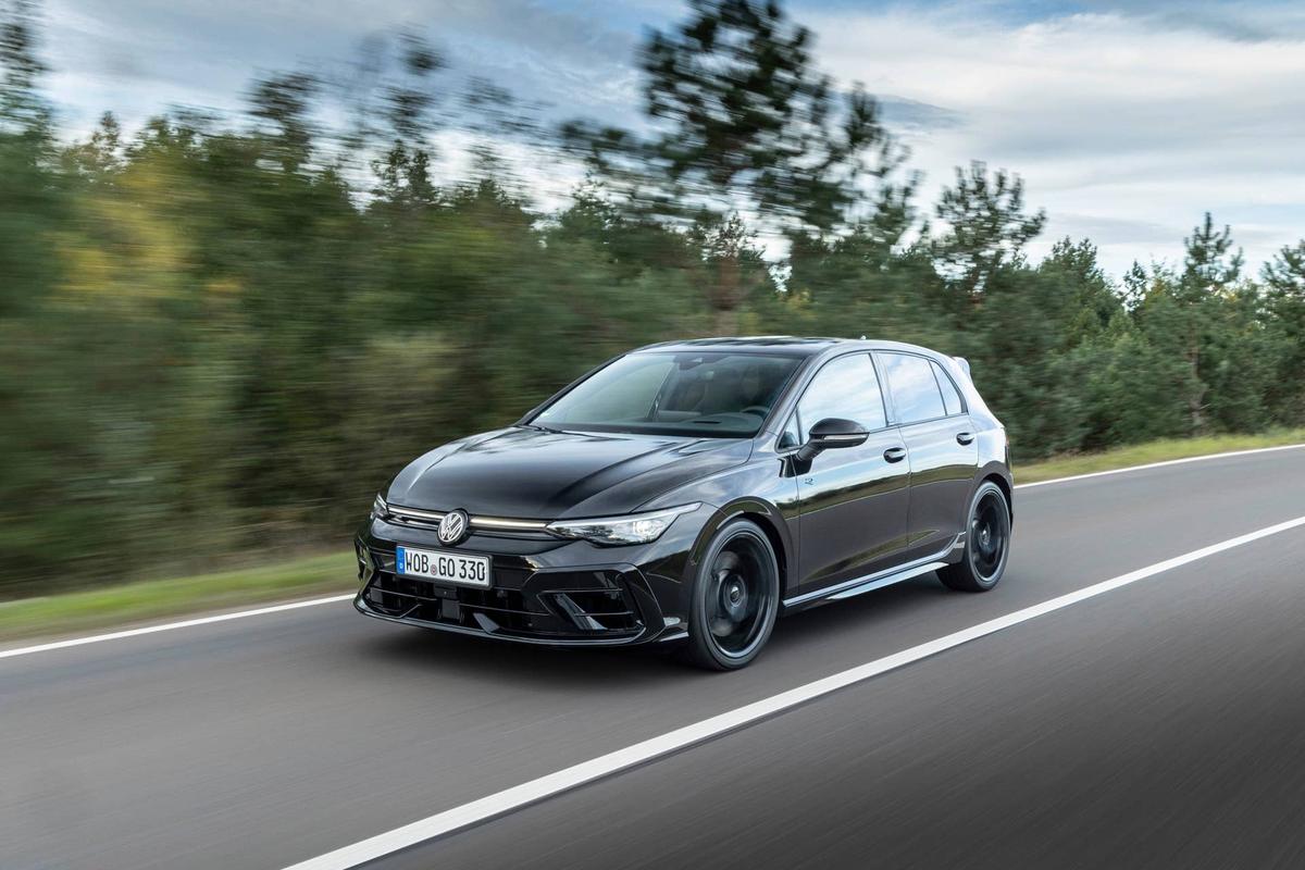  2025 Volkswagen Golf R Black Edition