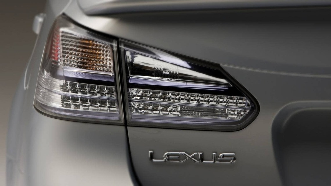 This Luxury Hybrid Cost $10,000 More Than a Prius and Got 15 MPG Less 