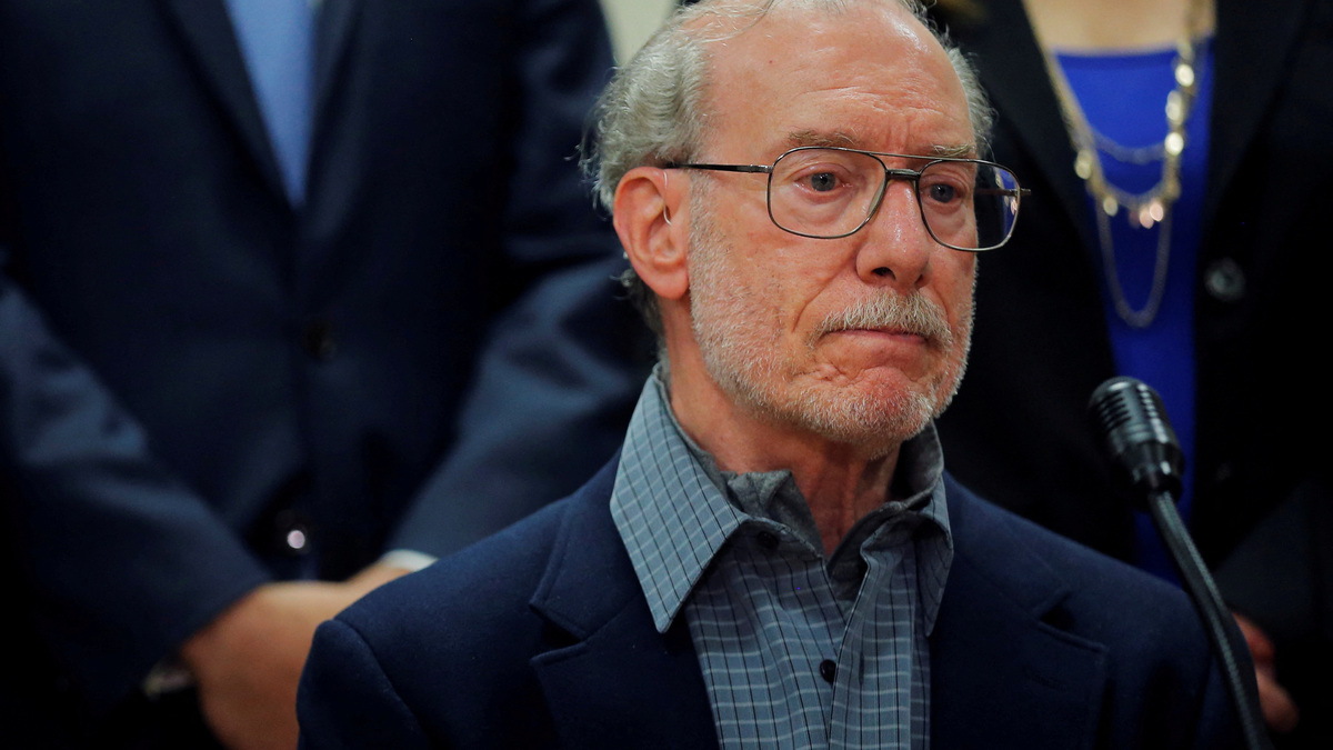 FILE PHOTO: Stanley Patz, father of 1979 murder victim 6-year-old Etan Patz, speaks to the media at Manhattan State Supreme Court following the sentencing of Pedro Hernandez, in New York City, U.S., April 18, 2017. REUTERS/Lucas Jackson/File Photo