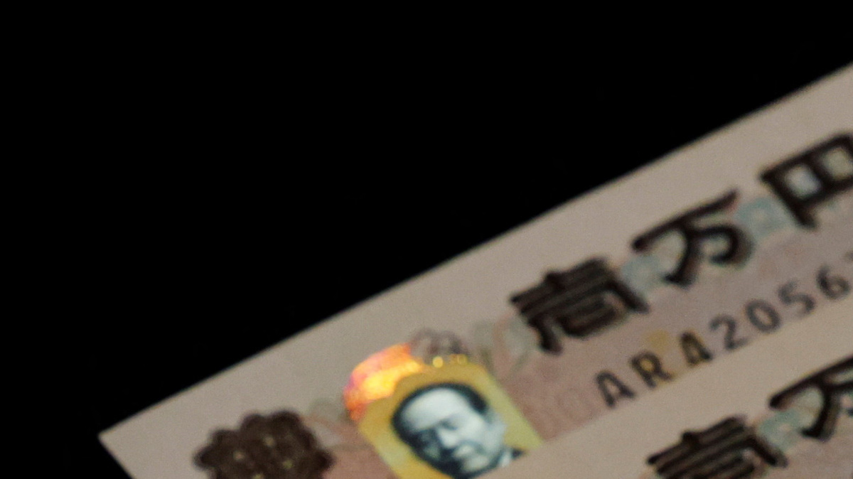 Yen slips ahead of central bank bonanza, dollar firms on tech rebound ...