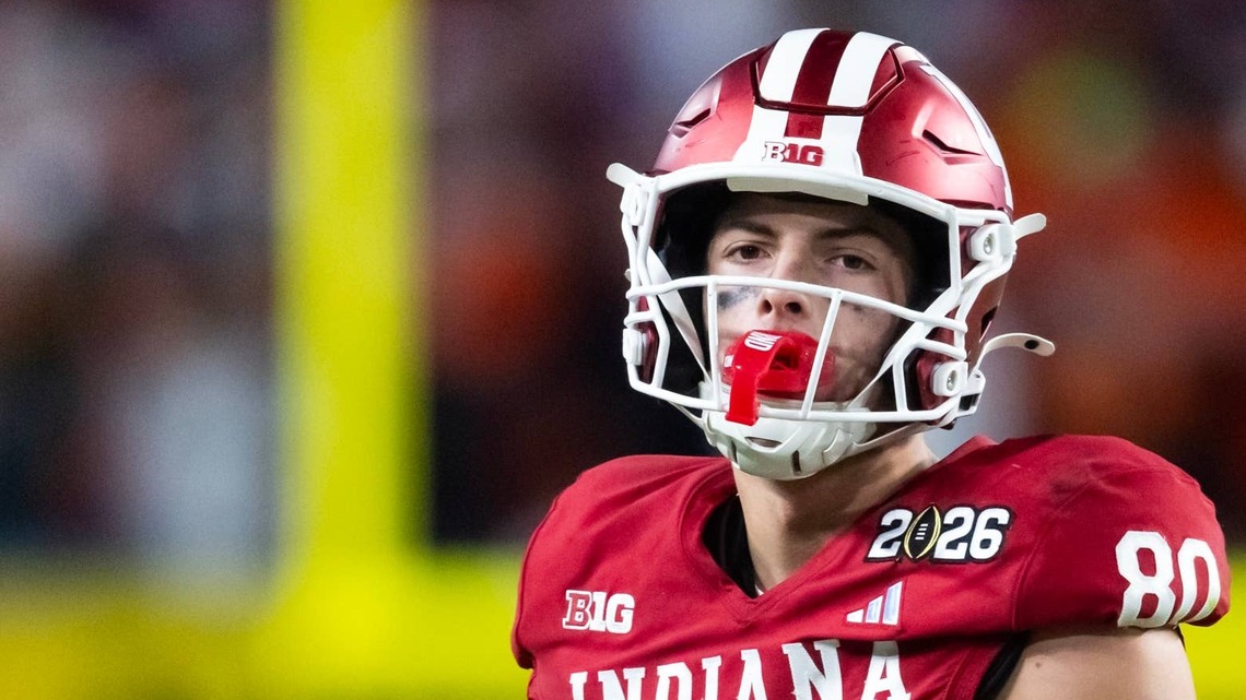 Commanders Bolster Receiving Room in 2027 Mock Draft