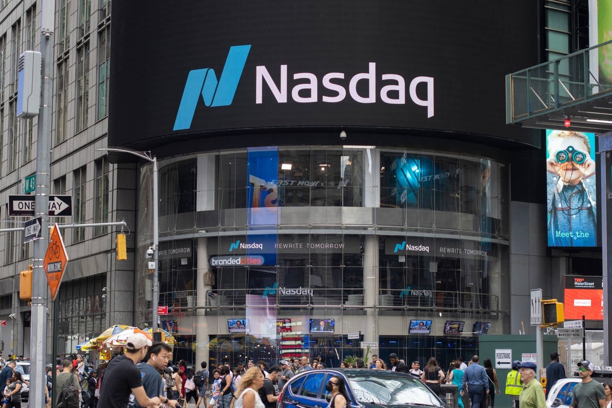  Rocket Lab joins the Nasdaq-100 on June 22, 2026, as SpaceX debuts on the same exchange. 