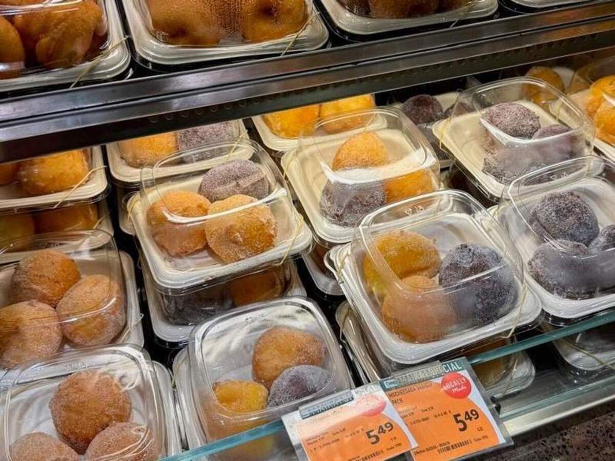  Foodland makes homemade doughnuts and malasadas. Photo credit: L. Perry 