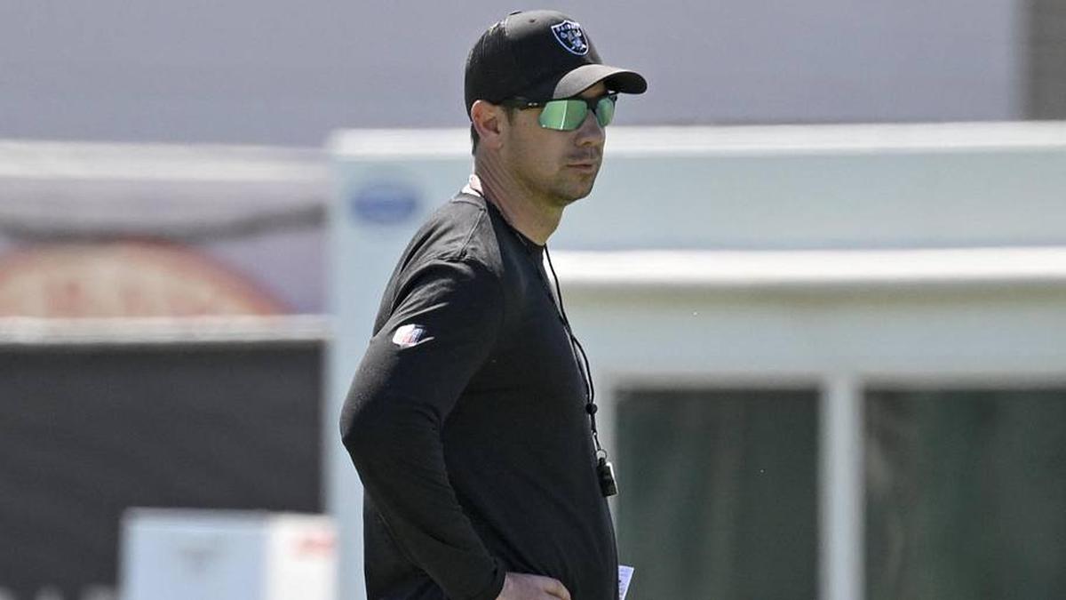  May 20, 2026; Henderson, NV, USA; Las Vegas Raiders head coach Klint Kubiak looks on during organized team activities at Intermountain Health Performance Center. Mandatory Credit: Candice Ward-Imagn Images | Candice Ward-Imagn Images 