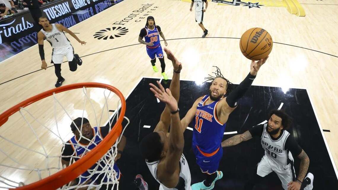 Jalen Brunson's 45 points carry Knicks past Spurs for 1st NBA title since 1973 