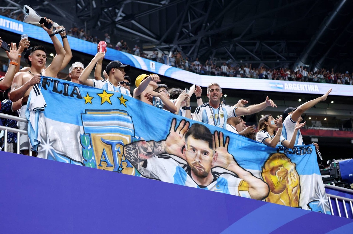  July 7, 2026; Atlanta, Georgia, U.S.; Argentina fans display a Lionel Messi banner after the match as Argentina qualify for the quarter finals of the World Cup. Mandatory Credit: Brett Davis-Imagn Images 