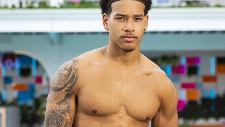 Love Island's Corbin Feels 'So Horny' After 'Wet' Makeout With Bombshell 