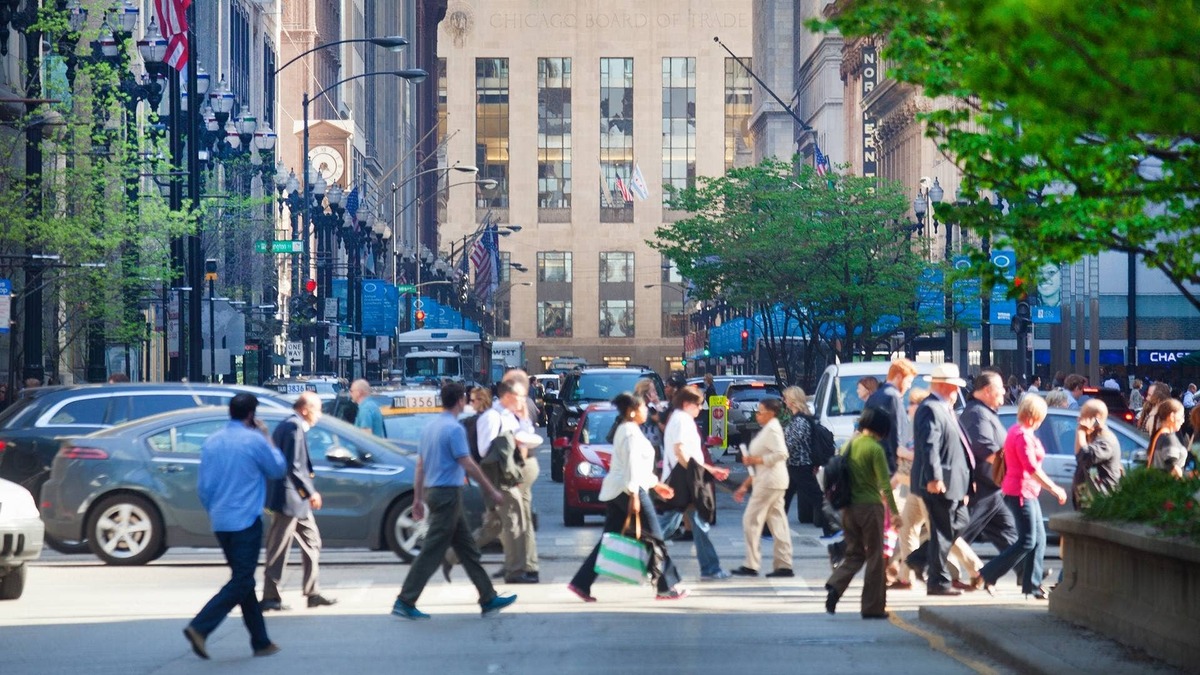  Realty Income extends its 31-year dividend growth streak, backed by sustainable payouts, monthly income, and resilient triple-net lease economics. 
