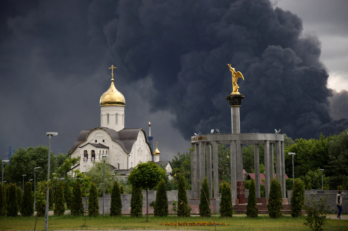Smoke rises from an oil refinery following a Ukrainian drone attack in the course of Russia-Ukraine conflict, in Moscow, Russia, June 18, 2026, in this picture obtained from social media. SOCIAL MEDIA/via REUTERS