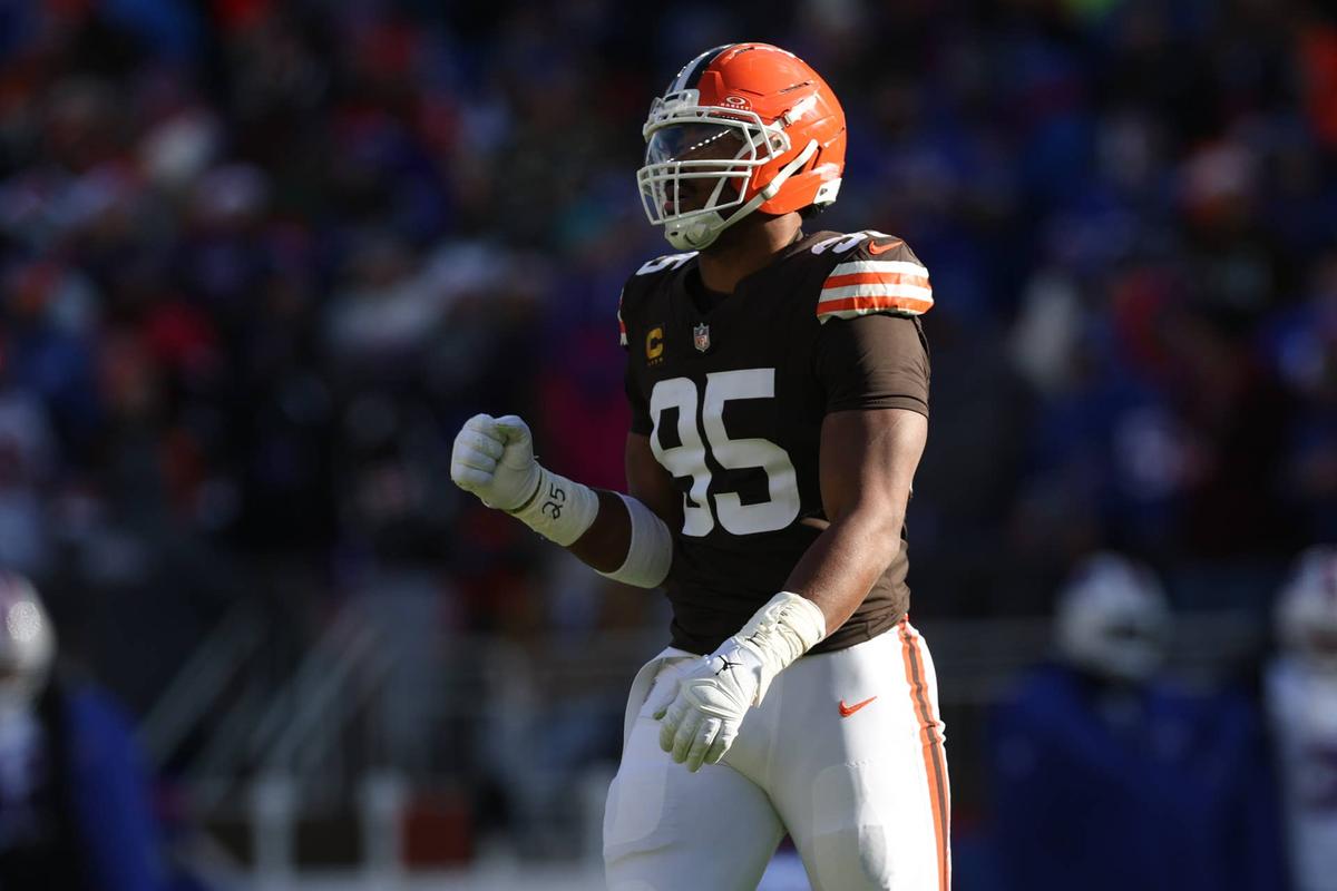  Cleveland Browns defensive end Myles Garrett (95) pumps his fist after a missed extra point attempt by the Buffalo Bills. 