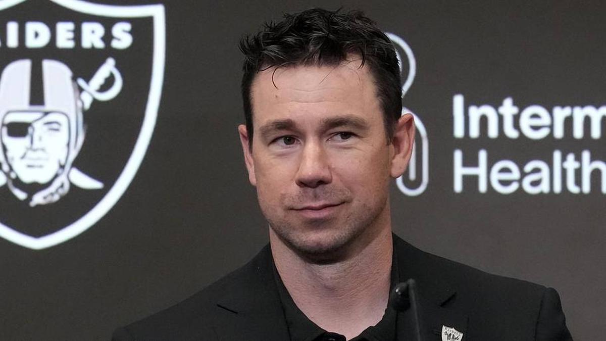  Apr 24, 2026; Henderson, NV, USA; Las Vegas Raiders coach Klint Kubiak at press conference at Intermountain Health Performance Center. Mandatory Credit: Kirby Lee-Imagn Images | Kirby Lee-Imagn Images 