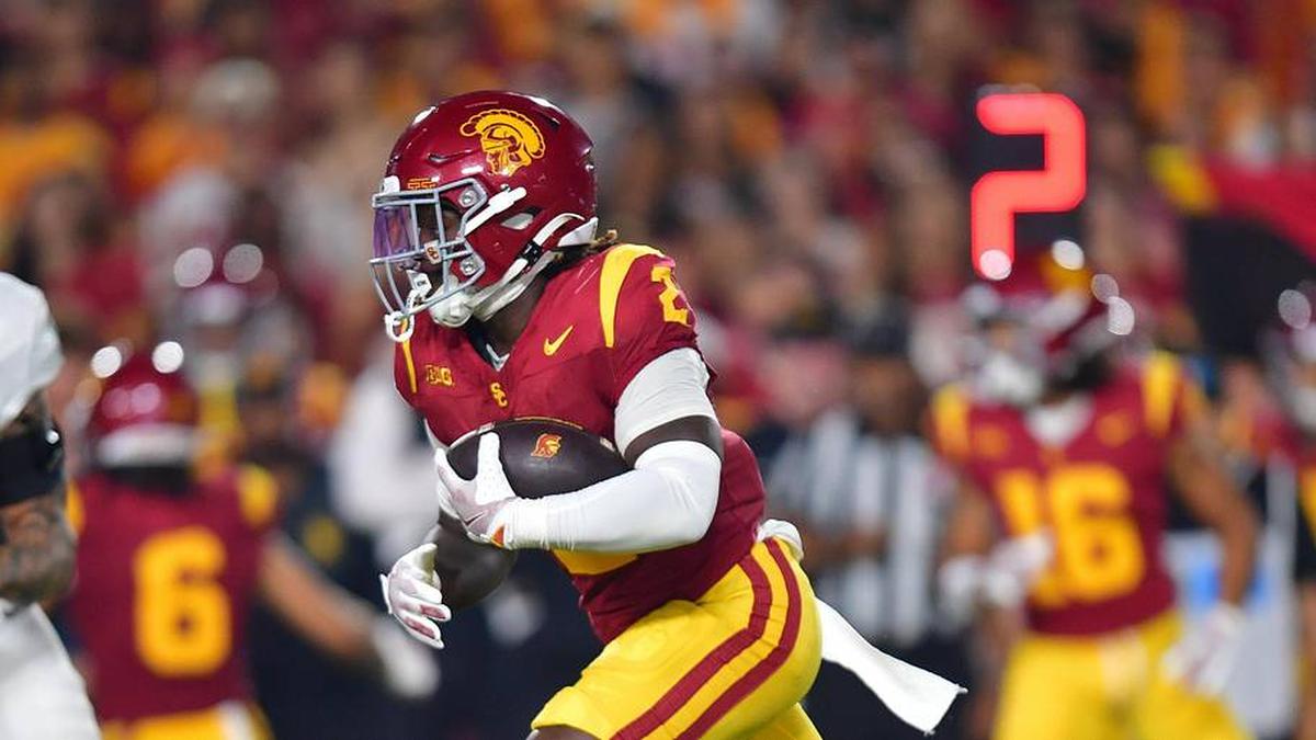  Sep 20, 2025; Los Angeles, California, USA; Southern California Trojans running back Waymond Jordan (2) runs the ball against the Michigan State Spartans during the first half at the Los Angeles Memorial Coliseum. Mandatory Credit: Gary A. Vasquez-Imagn Images | Gary A. Vasquez-Imagn Images 