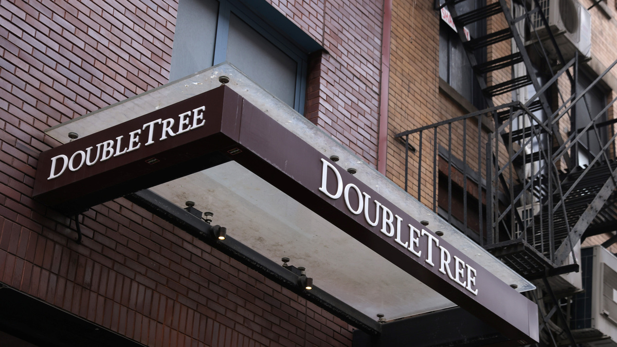 Bear spray incident at NYC hotel causes several injuries, evacuation