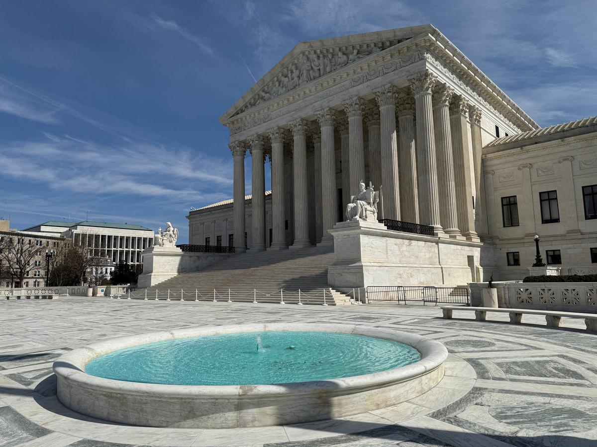 FILE PHOTO: A fountain outside the U.S. Supreme Court building in Washington, D.C., U.S., March 14, 2026. REUTERS/Will Dunham/File Photo