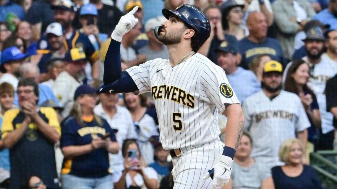 Brewers erupt again with 13 runs in win over Reds 
