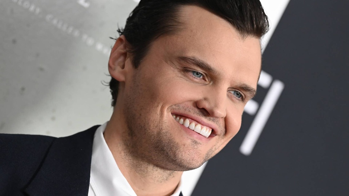 Jack Nicholson's Son Ray Looks Just Like His Famous Dad in New Red Carpet Appearance 
