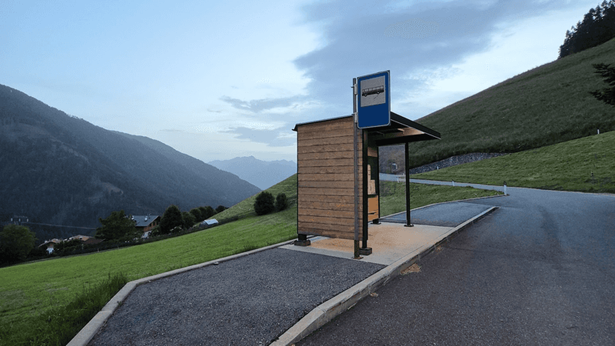  If you really don't want to rent a car, you can get to Sonnwies by bus! Photo credit: Elizabeth Heath 