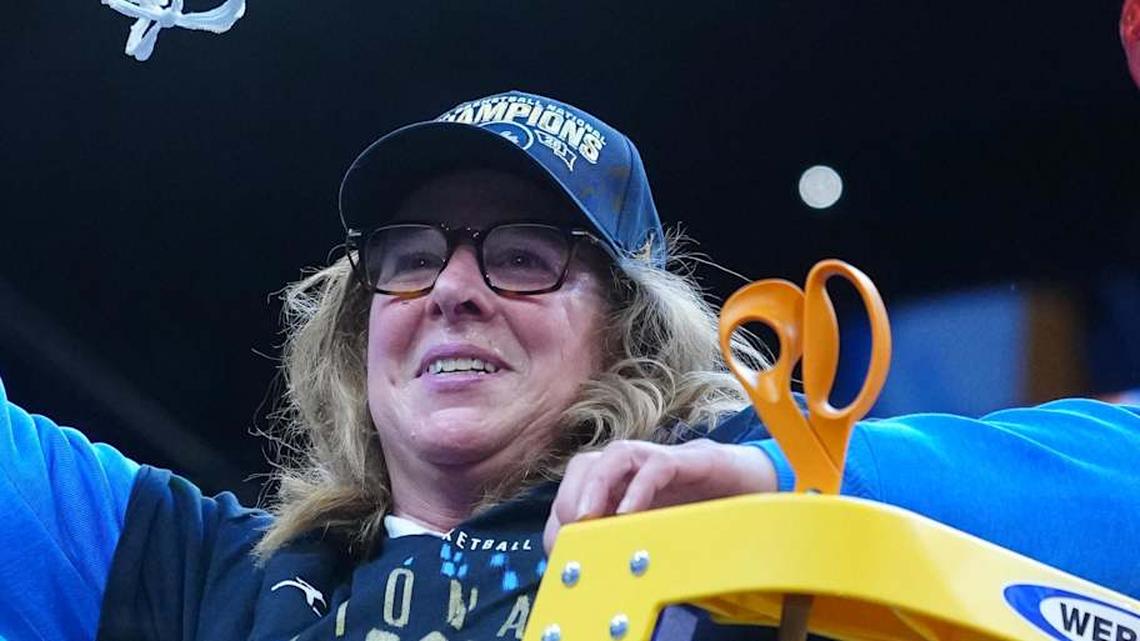  Apr 5, 2026; Phoenix, AZ, USA; UCLA Bruins head coach Cori Close cuts down the net after defeating the South Carolina Gamecocks during the National Championship game of the women's 2026 NCAA Tournament at Mortgage Matchup Center. Mandatory Credit: Kirby Lee-Imagn Images | Kirby Lee-Imagn Images 
