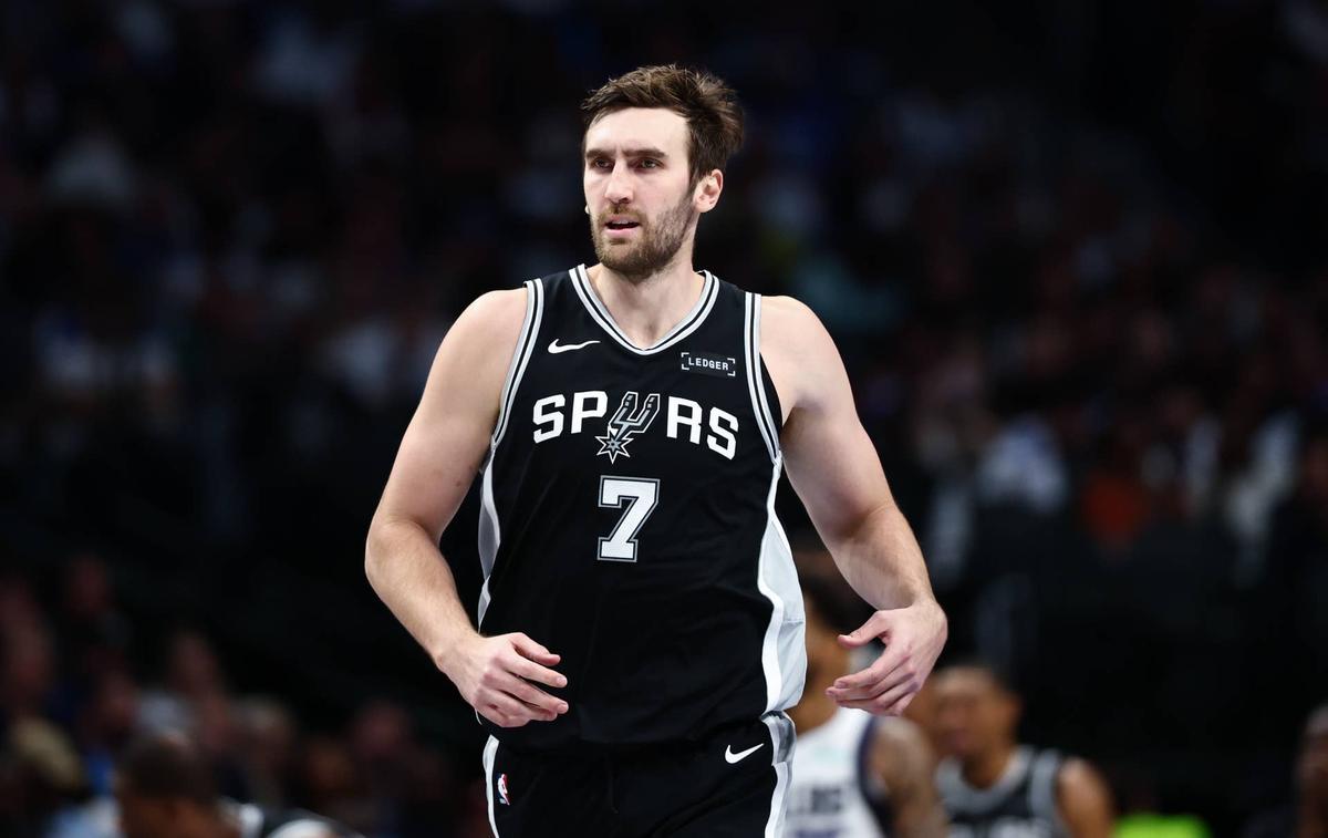  San Antonio Spurs center Luke Kornet (7) Kevin Jairaj-Imagn Images