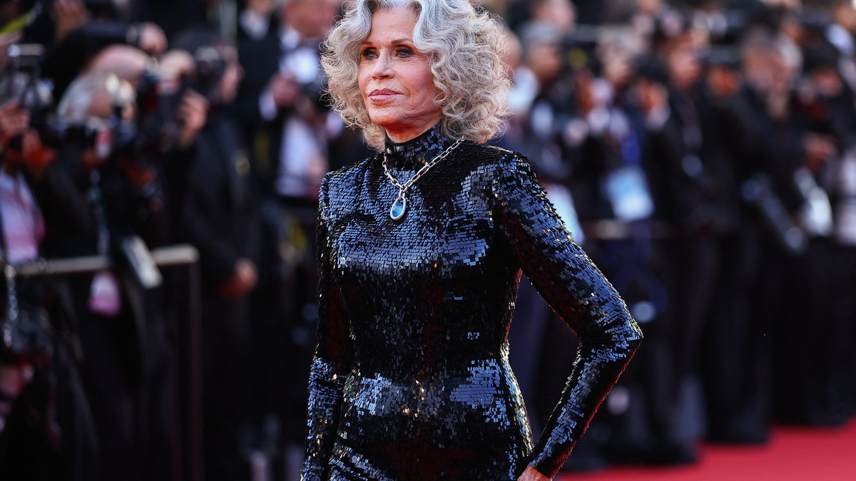 FILE PHOTO: Jane Fonda poses on the red carpet during arrivals for the opening ceremony and the screening of the film "La Venus electrique" (The Electric Kiss) Out of competition, at the 79th Cannes Film Festival in Cannes, France, May 12, 2026. REUTERS/Manon Cruz/File Photo