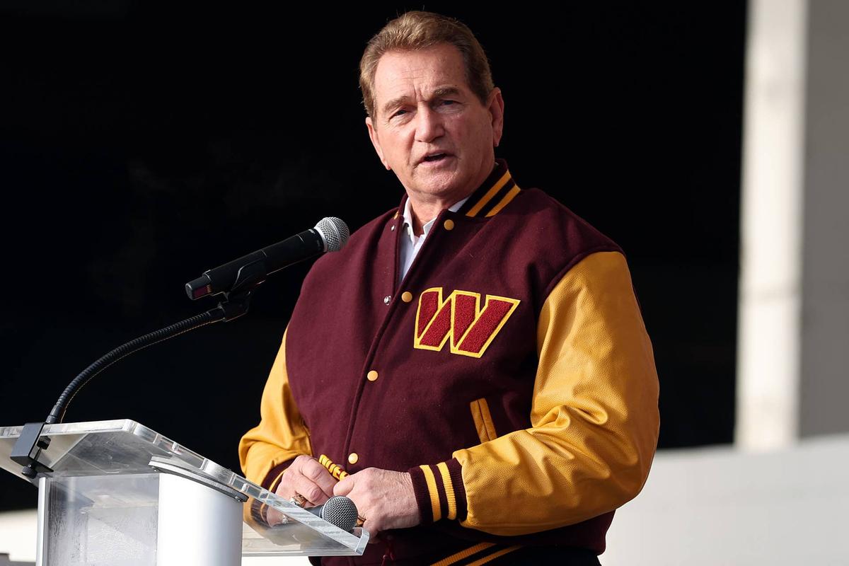  LANDOVER, MARYLAND - FEBRUARY 02: Former player Joe Theismann speaks during the announcement of the Washington Football Team's name change to the Washington Commanders at FedExField on February 02, 2022 in Landover, Maryland. (Photo by Rob Carr/Getty Images) 