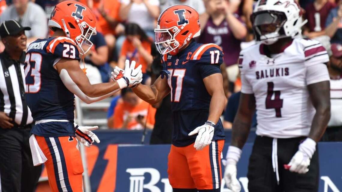 Katin Houser throws for 305 yards as Illinois routs Southern Illinois