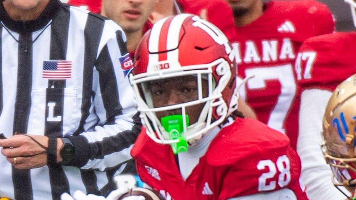  Indiana's Khobe Martin (28) runs during the Indiana versus UCLA football game at Memorial Stadium on Saturday, Oct. 25, 2025. | Rich Janzaruk/Herald-Times / USA TODAY NETWORK via Imagn Images 