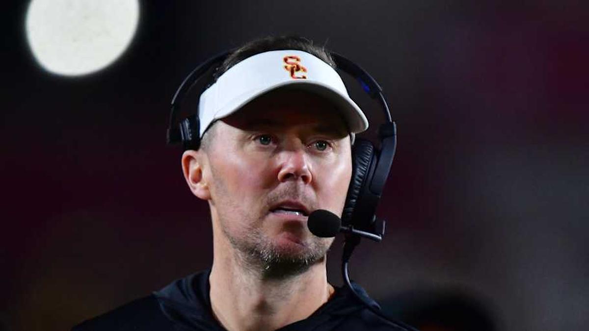  Nov 7, 2025; Los Angeles, California, USA; Southern California Trojans head coach Lincoln Riley watches game action against the Northwestern Wildcats during the second half at the Los Angeles Memorial Coliseum. Mandatory Credit: Gary A. Vasquez-Imagn Images | Gary A. Vasquez-Imagn Images 