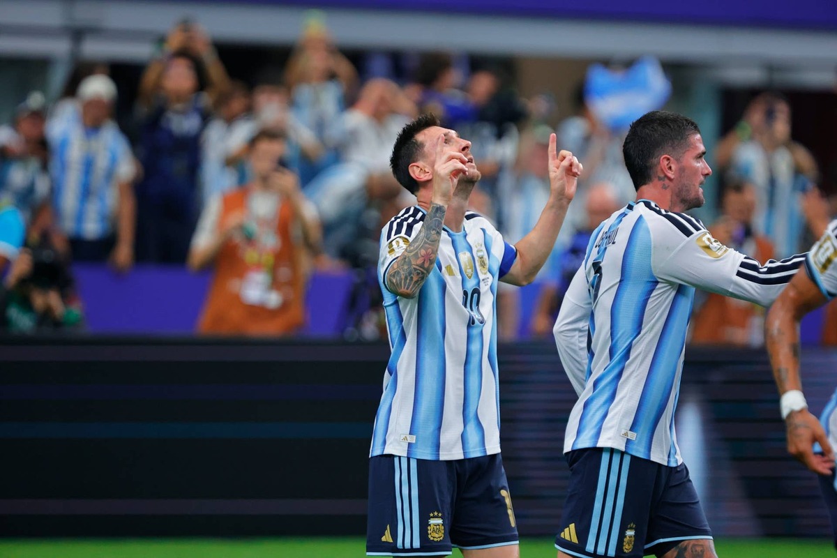  Lionel Messi celebrates after scoring the first goal during the FIFA World Cup 2026 match between Argentina and Austria. (Photo by Luis Cano/Jam Media/Getty Images)