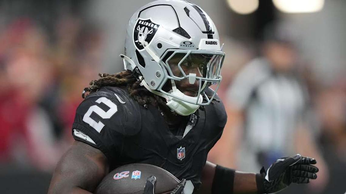  Jan 4, 2026; Paradise, Nevada, USA; Las Vegas Raiders running back Ashton Jeanty (2) carries the ball against the Kansas City Chiefs in the first half at Allegiant Stadium. Mandatory Credit: Kirby Lee-Imagn Images | Kirby Lee-Imagn Images 