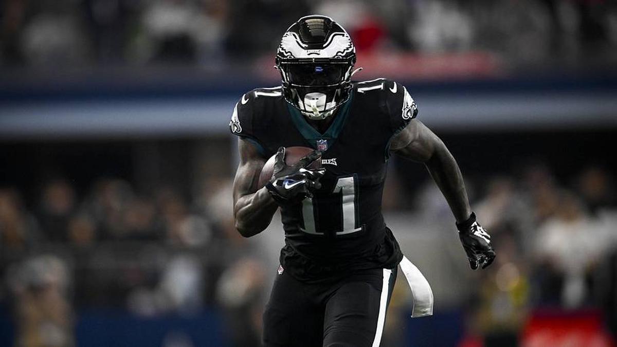 Dec 24, 2022; Arlington, Texas, USA; Philadelphia Eagles wide receiver A.J. Brown (11) in action during the game between the Dallas Cowboys and the Philadelphia Eagles at AT&T Stadium. Mandatory Credit: Jerome Miron-Imagn Images | Jerome Miron-Imagn Images 