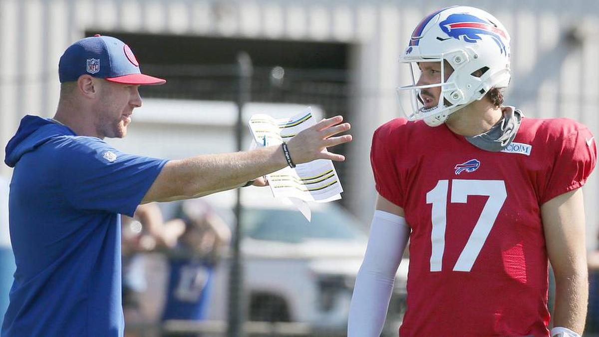  Bills quarterback Josh Allen talks with offensive coordinator Joe Brady during the Buffalo Bills training camp Wednesday, Sept. 7, 2024 at St. John Fisher University. | Shawn Dowd/Rochester Democrat and Chronicle / USA TODAY NETWORK via Imagn Images 