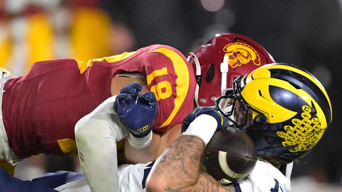  Oct 11, 2025; Los Angeles, California, USA; Michigan Wolverines tight end Marlin Klein (17) hangs on to the ball after a complete pass as he is stopped by USC Trojans linebacker Eric Gentry (18) in the second half at United Airlines Field at the Los Angeles Memorial Coliseum. Mandatory Credit: Jayne Kamin-Oncea-Imagn Images | Jayne Kamin-Oncea-Imagn Images 