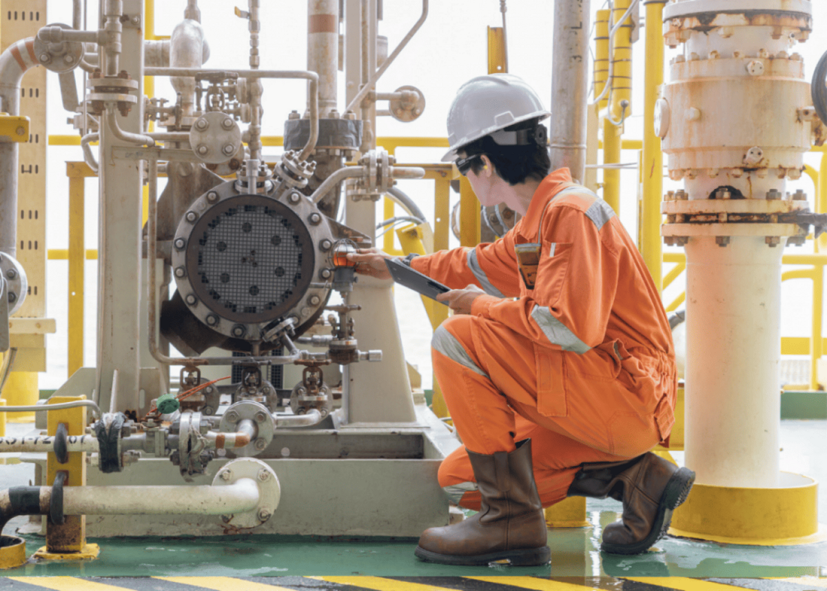  Oil and Gas Photographer // Shutterstock 