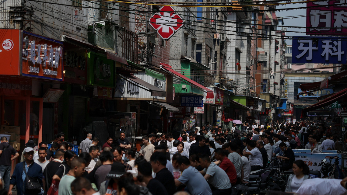 The fake commute: How China's unemployed save face 