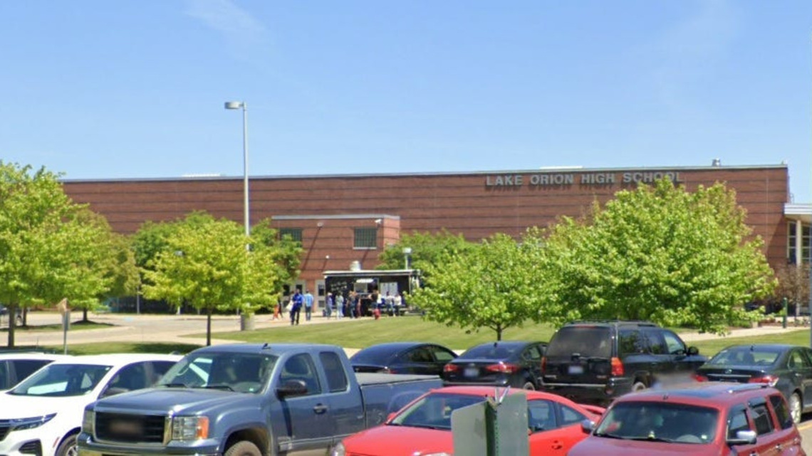 Teen may face charges after loaded BB gun found at Lake Orion High