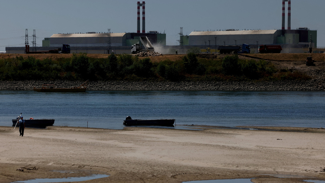 Hungary to sink two barges near nuclear plant to raise Danube levels to ensure cooling​​ 