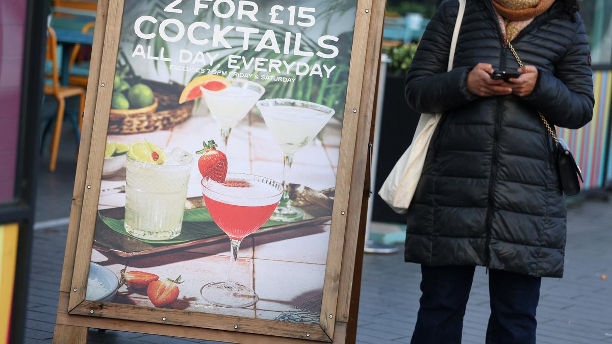 A sign advertising cocktails is displayed at a restaurant bar in the South Bank entertainment district in London, Britain, January 16, 2026. REUTERS/Toby Melville