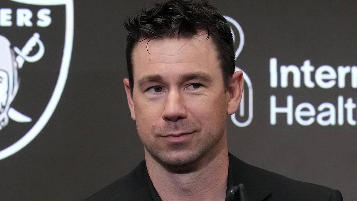  Apr 24, 2026; Henderson, NV, USA; Las Vegas Raiders coach Klint Kubiak at press conference at Intermountain Health Performance Center. Mandatory Credit: Kirby Lee-Imagn Images | Kirby Lee-Imagn Images 