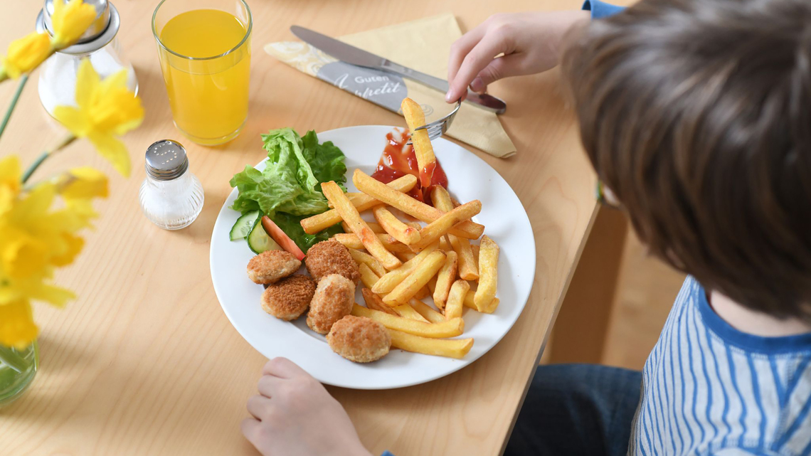 Junk food linked to 'silent stroke' by middle age 
