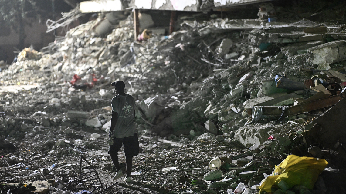 Venezuelans left to fend for themselves after quakes as rescuers leave