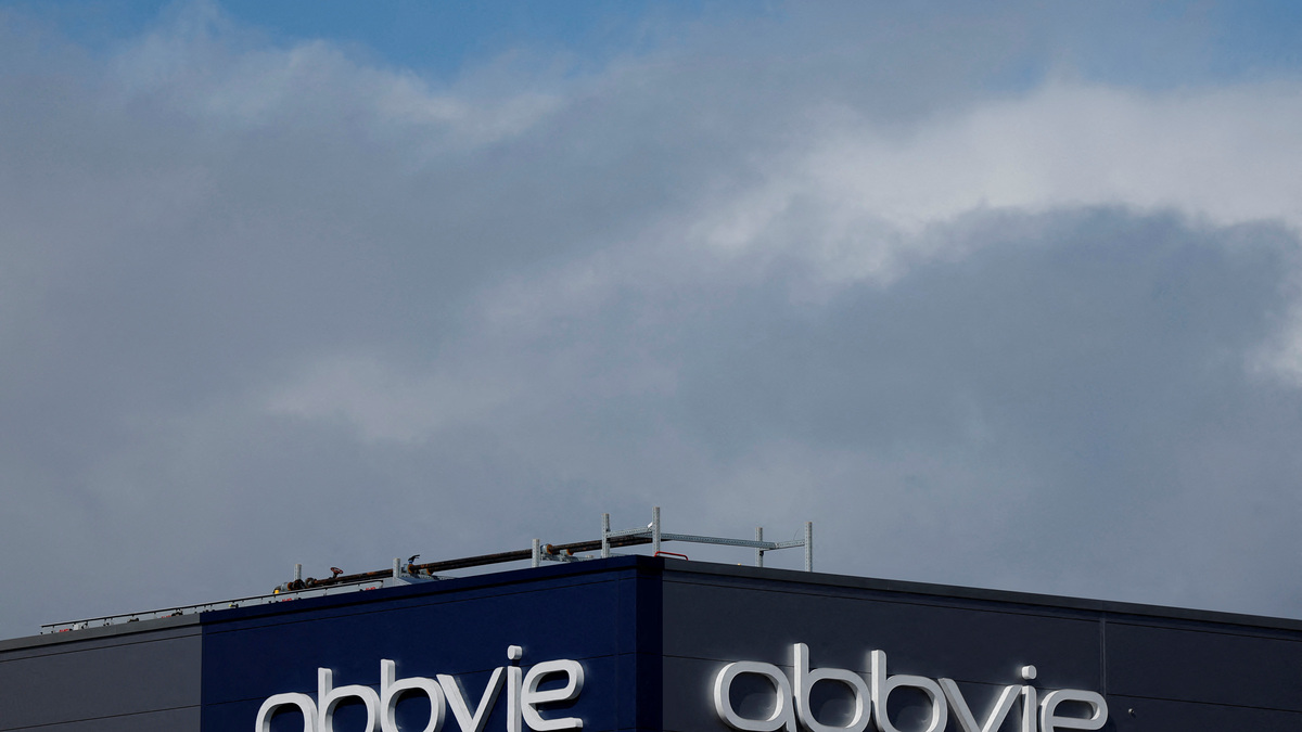 The logo of Abbvie pharmaceutical company is seen on their plant in the IDA (Industrial Development Agency) estate, in Carrigtwohill, County Cork, Ireland March 28, 2025. REUTERS/Clodagh Kilcoyne