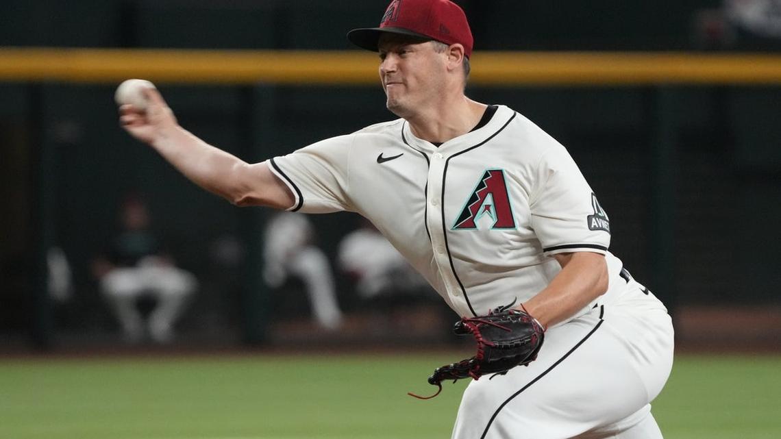 Reports: D-backs bringing back reliever Paul Sewald