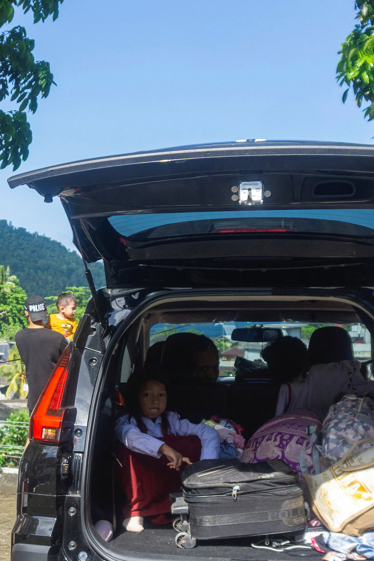 A girl sits in the car as she evacuates after Indonesia’s geophysics agency issued a tsunami warning following an earthquake in Tahuna, Sangihe Islands regency, North Sulawesi province, Indonesia, June 8, 2026. REUTERS/Stenly Pontolawokang