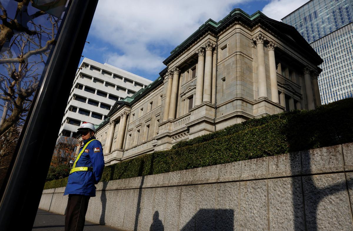 A security guard stands in front of the Bank of Japan headquarters in Tokyo, Japan  December19, 2025. REUTERS/Manami Yamada