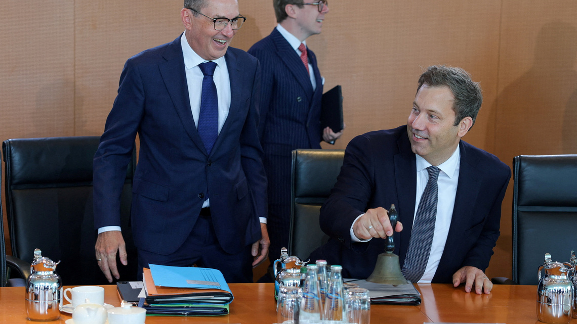 German cabinet approves plan to grant more powers to spy services 