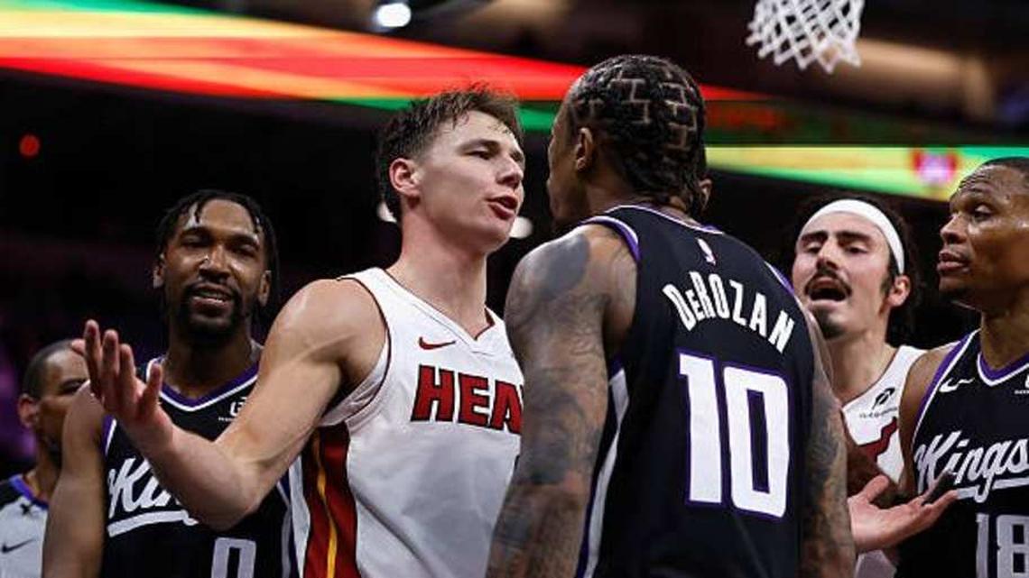  Pelle Larsson and Demar DeRozan get into it | Lachlan Cunningham/Getty Images 