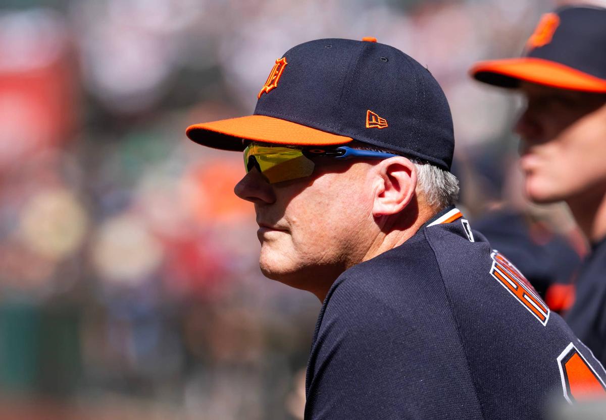  Detroit Tigers manager AJ Hinch against the Arizona Diamondbacks at Chase Field. © Mark J. Rebilas-Imagn Images