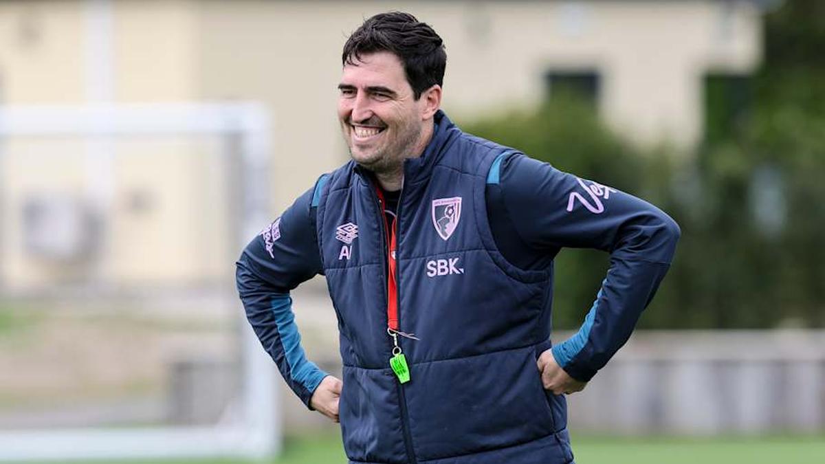 Andoni Iraola prefers attack-minded football. | Robin Jones-AFC Bournemouth/AFC Bournemouth/Getty Images 