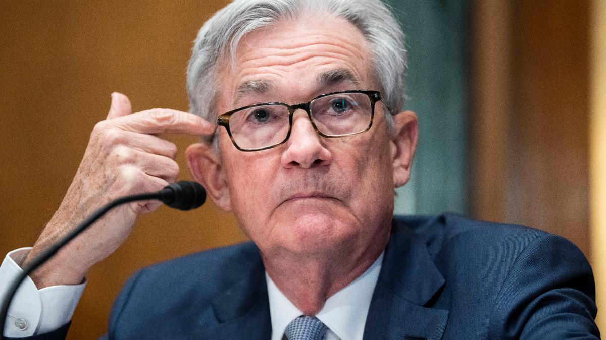 El presidente de la Reserva Federal, Jerome Powell, declara en una audiencia de la Comisión de Asuntos Bancarios del Senado el 3 de marzo del 2022 en Washington. (Tom Williams/Pool Foto via AP)